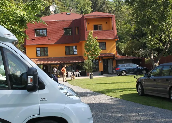 ゲストハウス ペンション トロイスカ